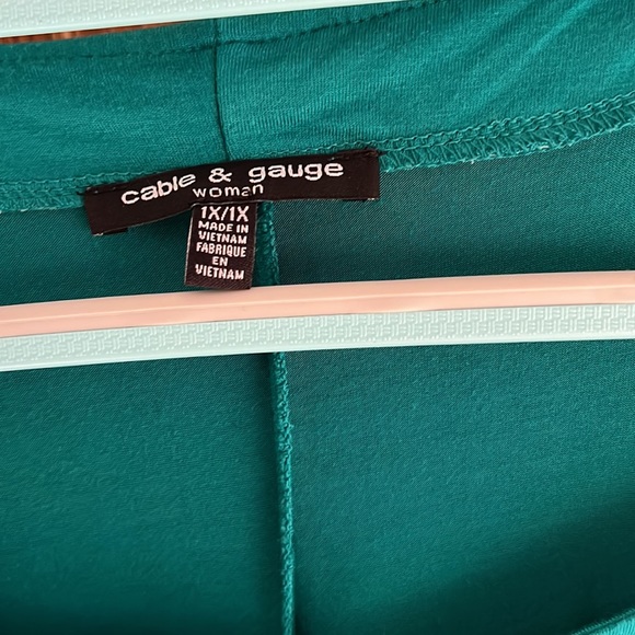 Brass tone eyelets from shoulder down sleeves - Picture 3 of 6